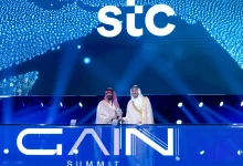 ‎⁨تكريم stc خلال القمة _تسلمها محمد أبا الخيل، نائب الرئيس للعلاقات المؤسساتية للمجموعة⁩_ssict_1200_867